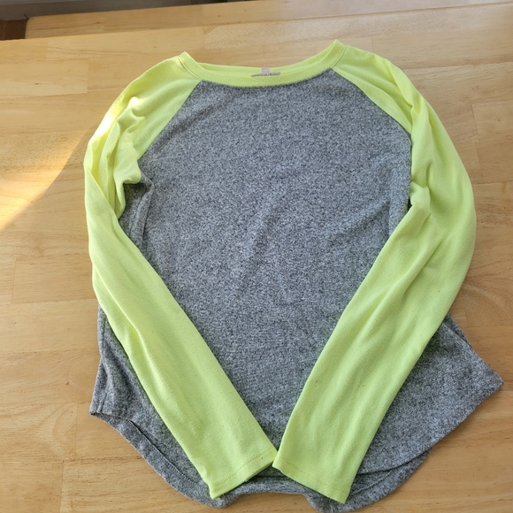 SO women's top - Picture 1 of 4